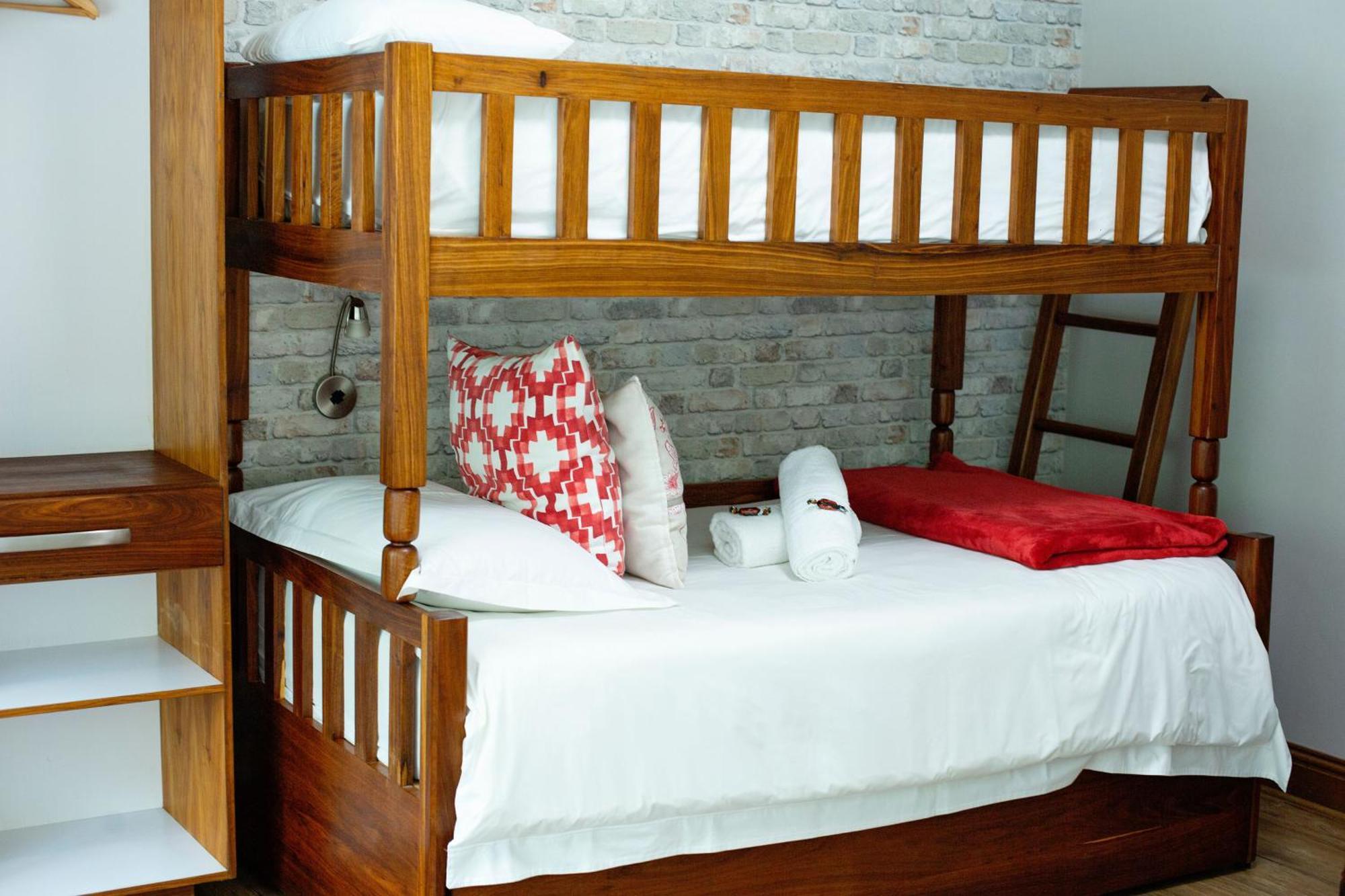 Crisp Guest Rooms Bloemfontein Ngoại thất bức ảnh