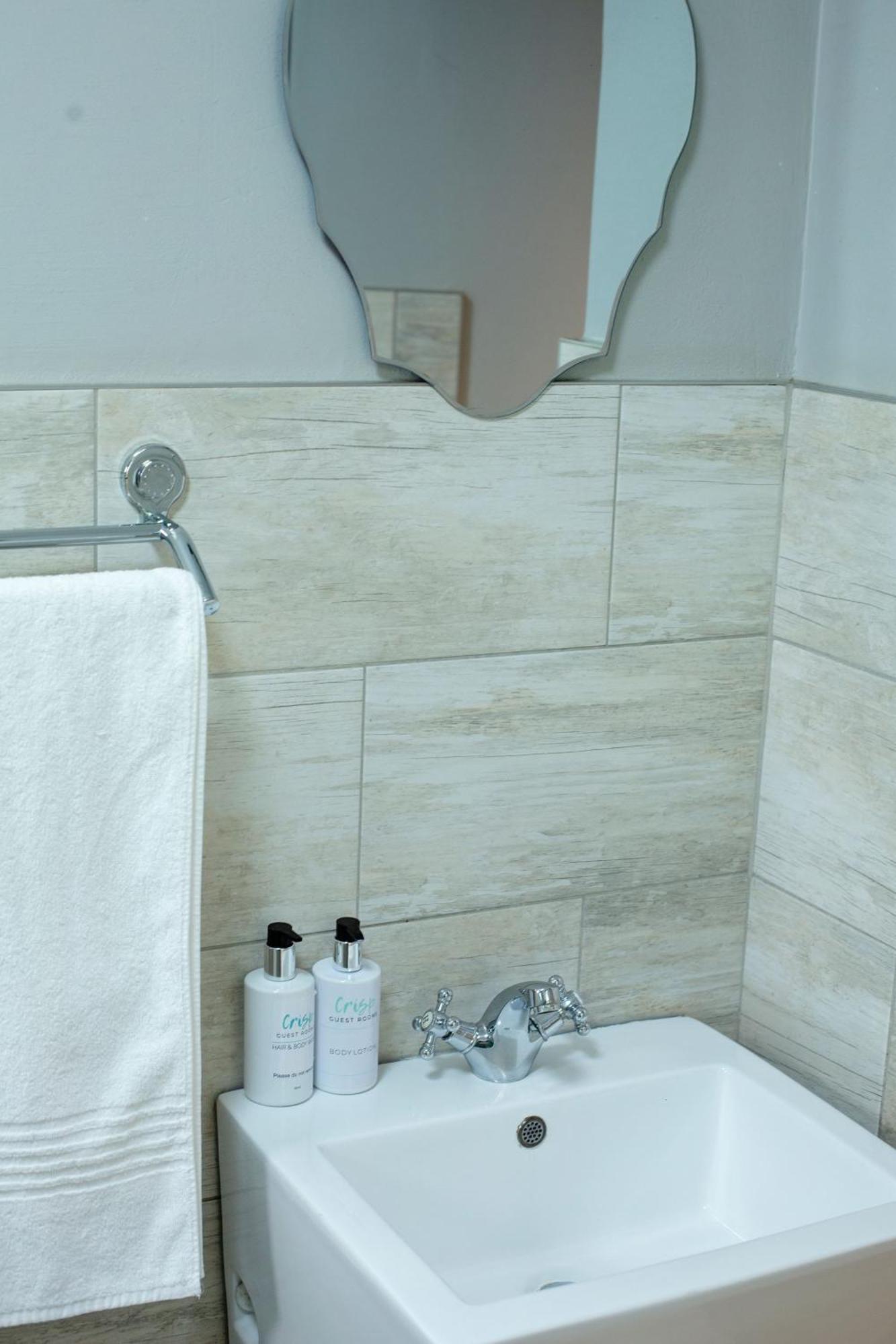 Crisp Guest Rooms Bloemfontein Ngoại thất bức ảnh