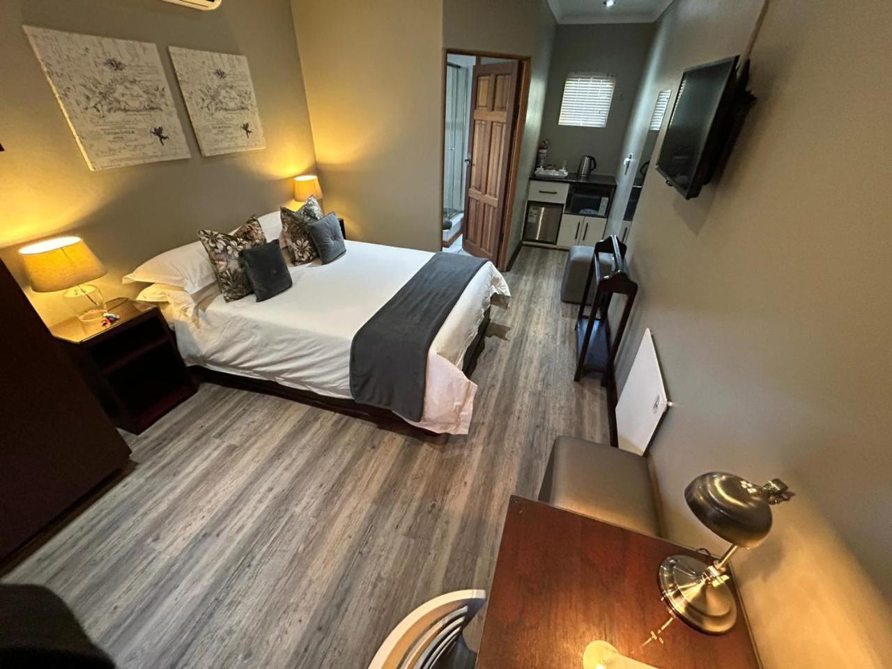 Crisp Guest Rooms Bloemfontein Ngoại thất bức ảnh