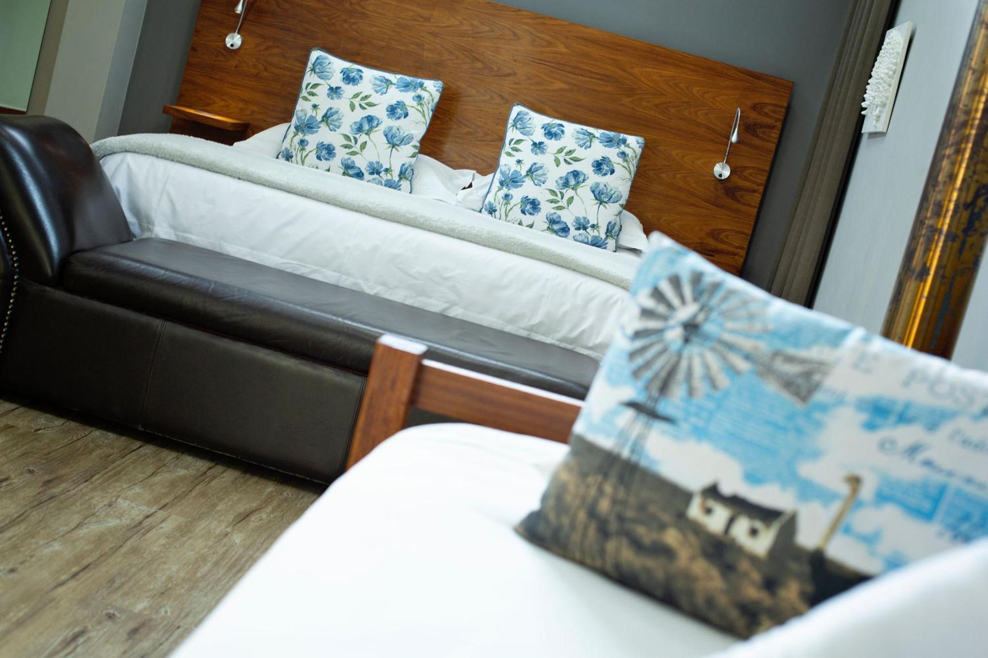 Crisp Guest Rooms Bloemfontein Ngoại thất bức ảnh