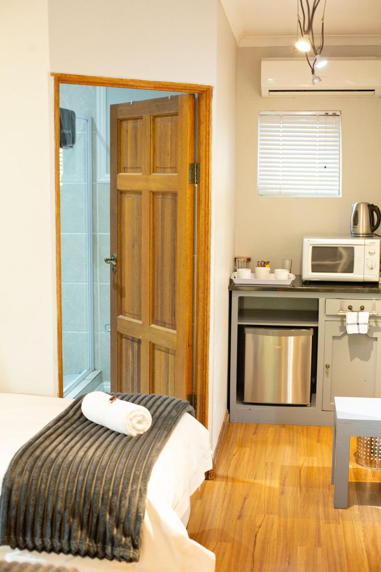 Crisp Guest Rooms Bloemfontein Ngoại thất bức ảnh